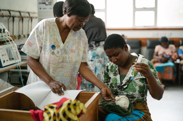 Malawian nurse, Florence Mwenifumbo in action, using the bCPAP machine to save lives