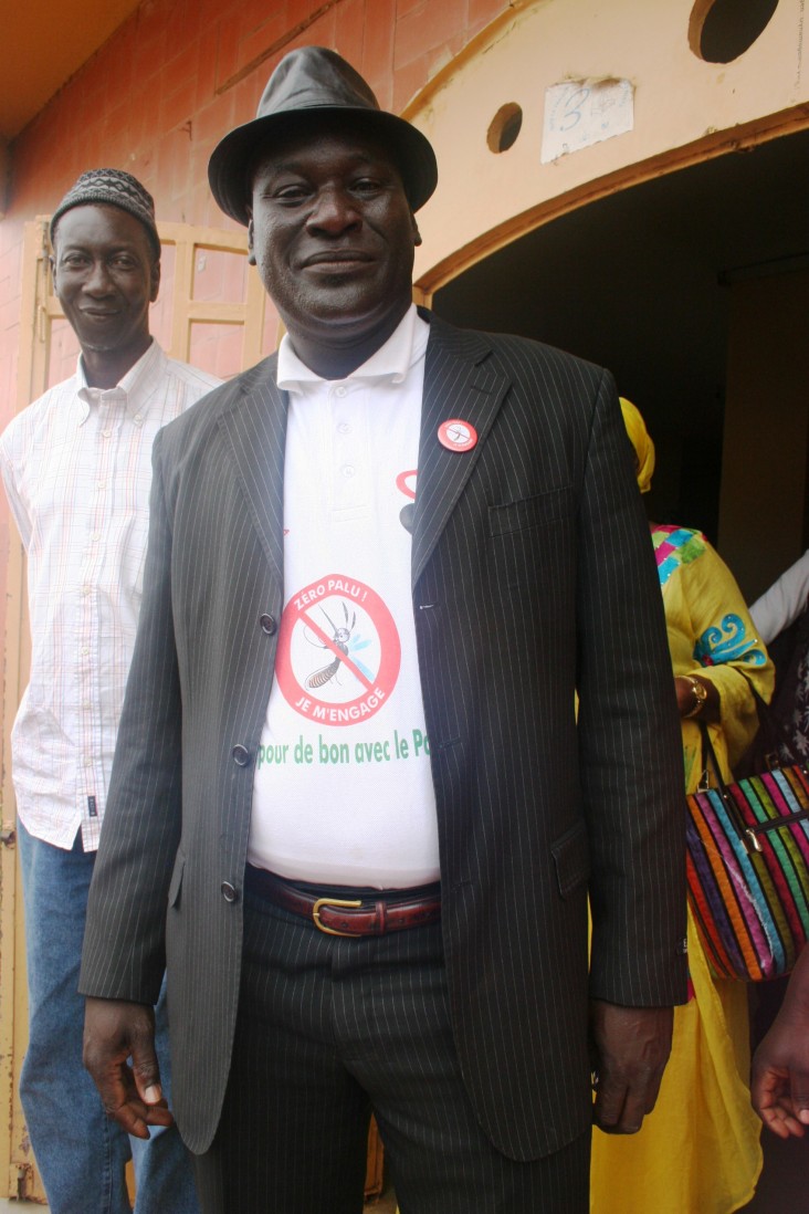 A community member greeted U.S. Ambassador to Senegal James P. Zumwalt.