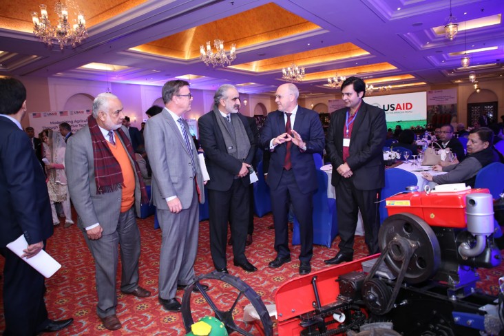 Acting Mission Director Clay W. Epperson and Joint Secretary, Ministry for National Food Security & Research Dr. Muhammad Khurshid while visiting the Agri-Tech Hub.