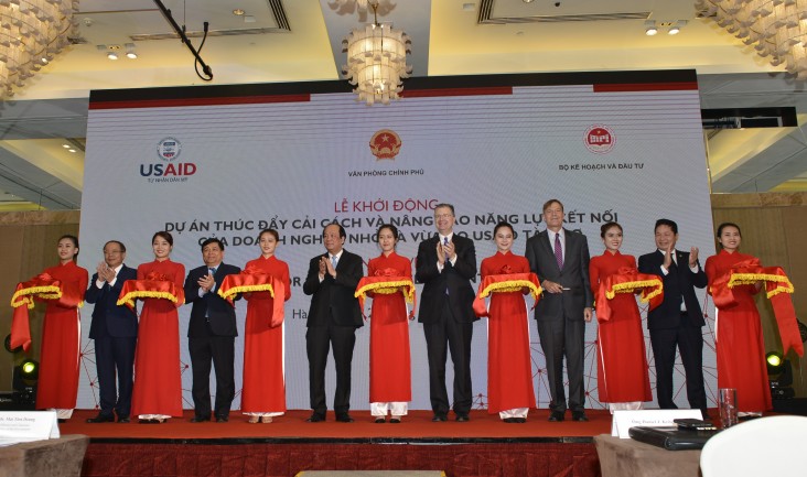 Lễ cắt băng chính thức khởi động dự án USAID LinkSME