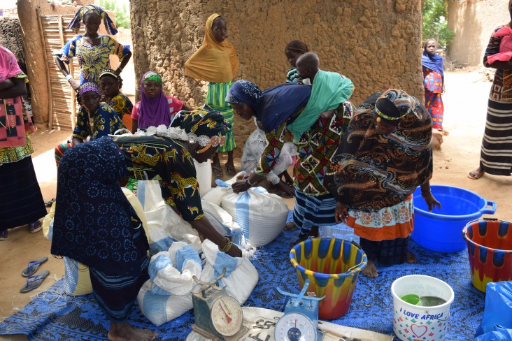 Women prepare ready-to-use therapeutic food