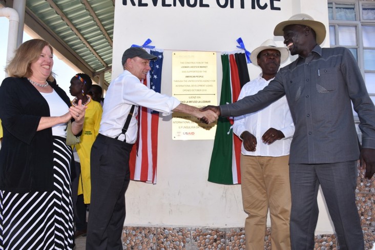 U.S. Ambassador to Kenya, Robert Godec, shakes hands with the Governor of Turkana County, Josphat Nanok after officially opening the Lodwar Livestock Market. Looking on is the Cabinet Secretary for Arid and Semi-arid Lands Eugene Wamalwa and USAID’s Deputy Mission Director Heather Schildge.