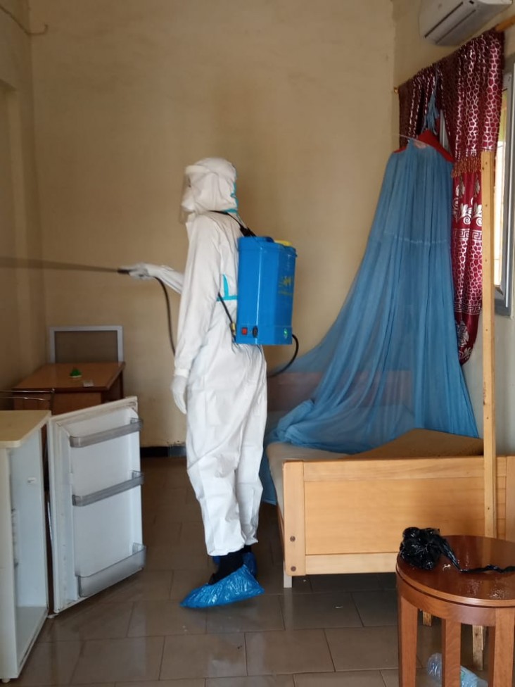 Décontamination COVID-19 dans un foyer à Touba