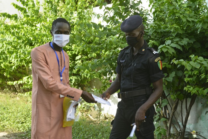 Campagne de distribution de masques réutilisables dans la région de Dakar