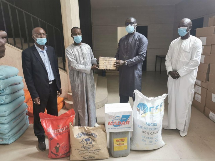 . Niokhobaye Diouf, directeur de la protection de l'enfance au Ministère, M. Mame Ngor Diouf, secrétaire général du Ministère, M. Issa Saka, fonctionnaire de l'UNODC et chef du projet de l'USAID visant à mettre fin à la mendicité forcée des enfants, et M. Diakhate, directeur de l'équipement et du matériel du Ministère