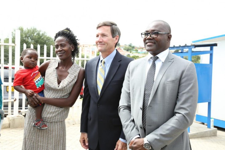 US Ambassador in Namibia with TB patients