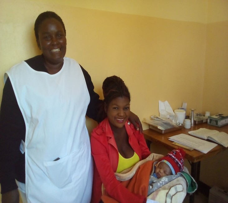 Safe Motherhood 360+ Grieveness posing with Gwenny and baby Credit Eunice Zimba