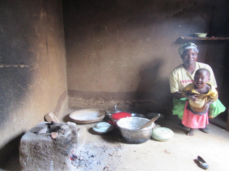 Merifa Muvwera and daughter, Loveness, portioning nsima, Malawi’s staple food, after preparing the meal on their improved cookst