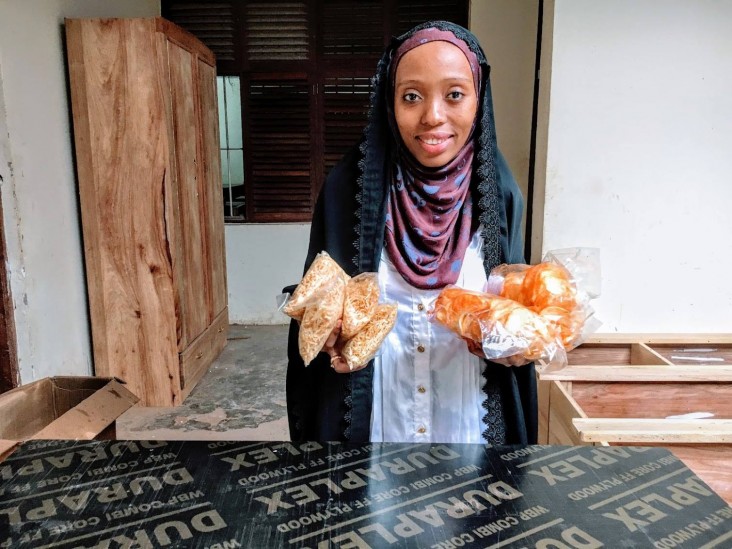 Ummi with cassava crisps