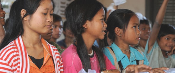 Students prepare to take part in a mapping survey at Pav Primary School in Rattanakiri.