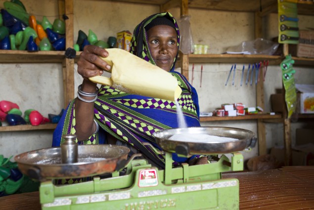 Diqo Kotobo Measures Grain