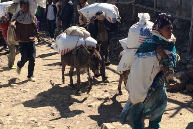 Families begin their journey home from the Estayesh food distribution site in Denkena Kebele, Meket Woreda with emergency food rations.