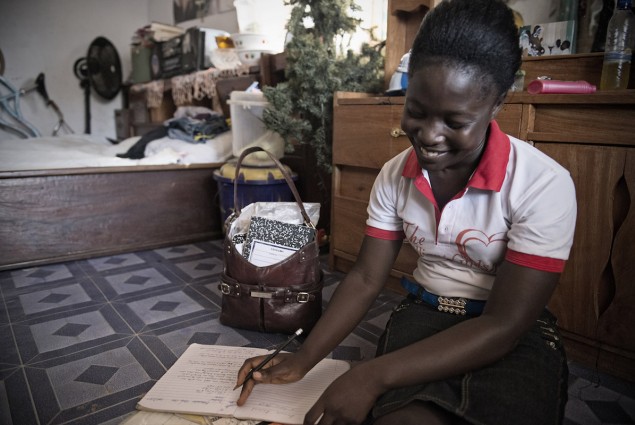 When the Ebola crisis shut down schools across Liberia, Aminata continued her studies at home. At 16, she\'s the oldest of her s