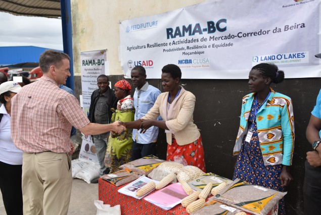 Administrator Green visited ETG Warehouse & Pigeonpea-Processing Factory. Farmers, employees, traders, and agro-dealers continue to wrestle with the tragic impact of Cyclone Idai on the agriculture industry. Greater collaboration with the private-sector can help recovery and minimize vulnerability for future disasters.