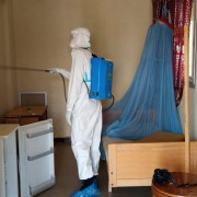 Décontamination COVID-19 dans un foyer à Touba